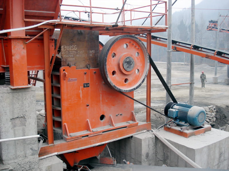 中小型巖石破碎篩分設備配置方案
